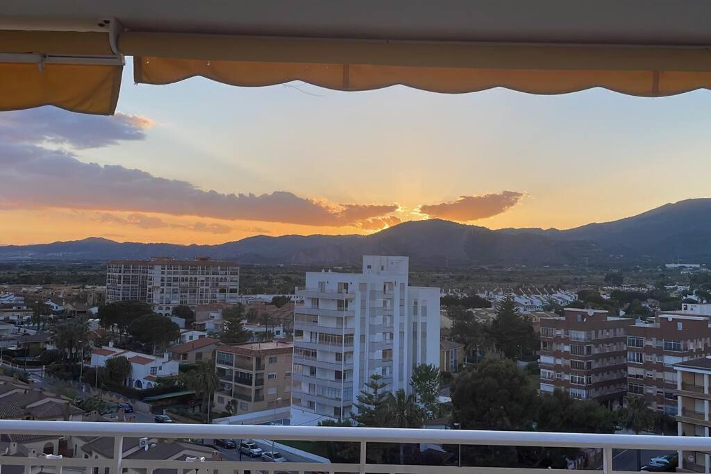 Апартаменты Incredible Seafront With Sunrise And Sunset Views Беникасим Экстерьер фото