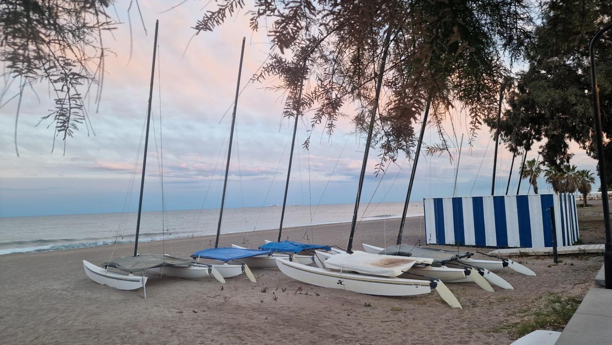Апартаменты Incredible Seafront With Sunrise And Sunset Views Беникасим Экстерьер фото