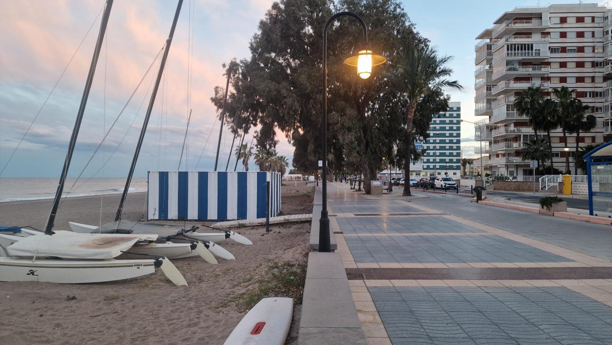 Апартаменты Incredible Seafront With Sunrise And Sunset Views Беникасим Экстерьер фото
