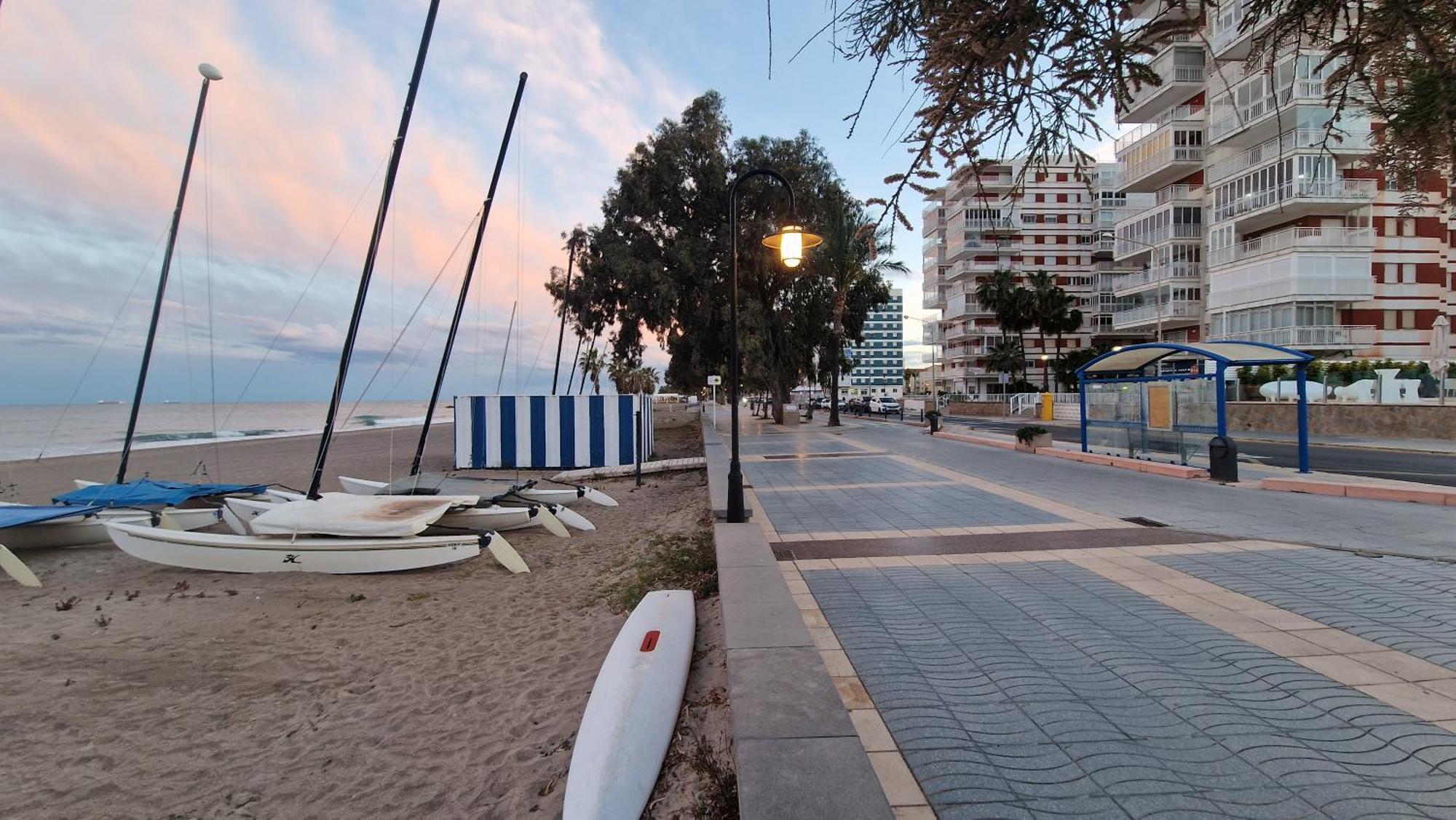 Апартаменты Incredible Seafront With Sunrise And Sunset Views Беникасим Экстерьер фото